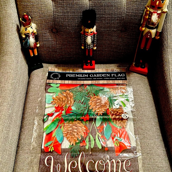 Premium Garden Flag. NWT - Picture 2 of 7